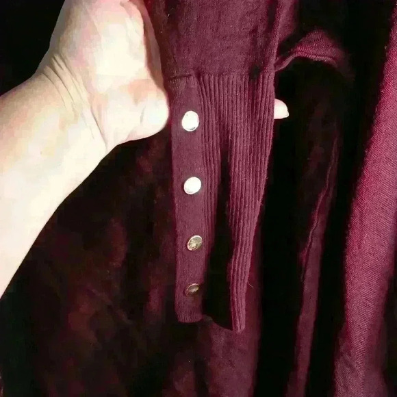 Alfani wine color superoversized size S with gold buttons - Picture 3 of 4